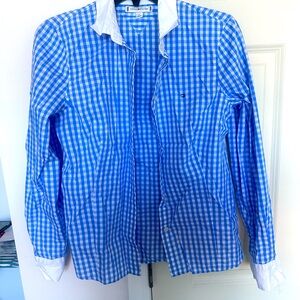 Quality Shirt. In excellent condition. Tommy Hilfiger